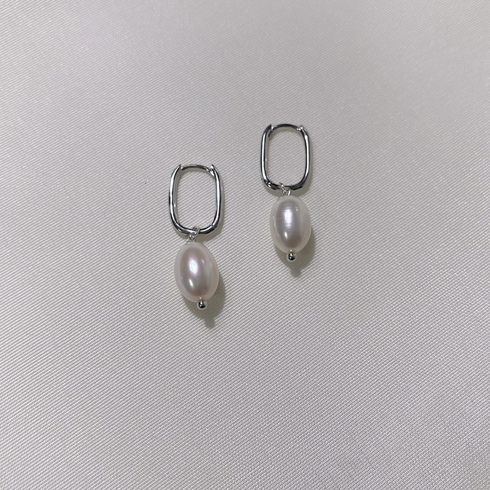 Pearl earrings